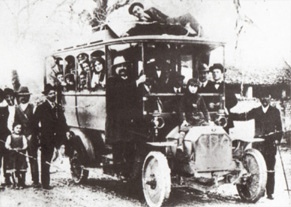 1911, il primo autobus